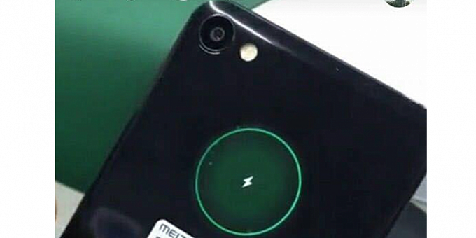 В сеть утекло изображение смартфона Meizu X2 с дополнительным дисплеем на задней панели