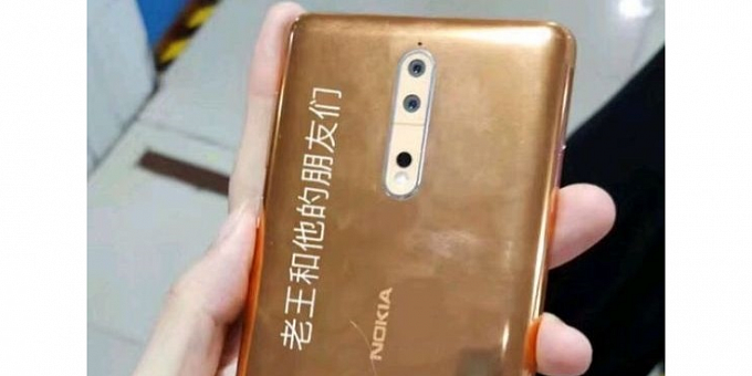 Nokia 8 в золотом цвете корпуса засветился на живых фото