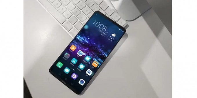 В сети появилось изображение передней панели смартфона Honor Note 10