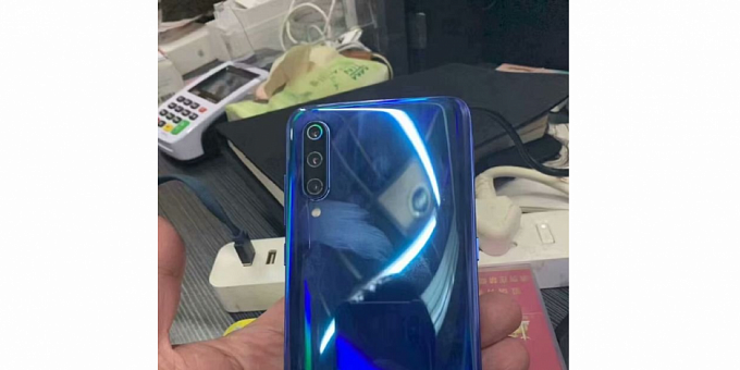 Флагманский смартфон Xiaomi Mi 9 засветился на живых фото