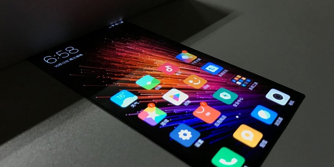 Рабочий концепт телефона Xiaomi с гнущимся дисплеем показан на видео