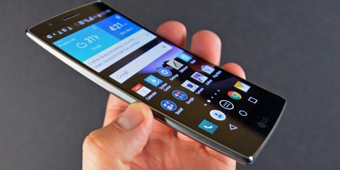 LG отменяет планы по использованию изогнутых OLED-дисплеев во флагмане LG G6
