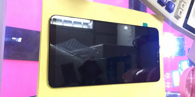 Фотография передней панели Xiaomi Mi Max 3 утекла в сеть